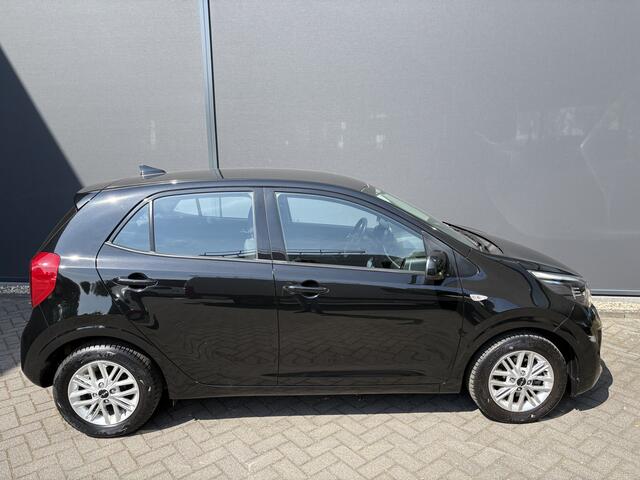 KIA PICANTO 1.0 DPi DynamicLine Achteruitrijcamera - Apple carplay - Airco - Cruise control - Navigatie - Cruise control - Licht metalen velgen 14 inch - Radio - Start/stop systeem - Bluetooth - Elektrische ramen - Stuur multifunctioneel