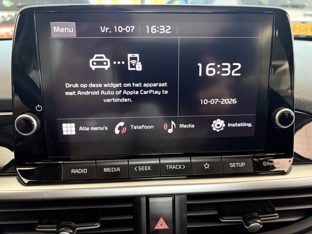 KIA PICANTO 1.0 DPi DynamicLine Achteruitrijcamera - Apple carplay - Airco - Cruise control - Navigatie - Cruise control - Licht metalen velgen 14 inch - Radio - Start/stop systeem - Bluetooth - Elektrische ramen - Stuur multifunctioneel