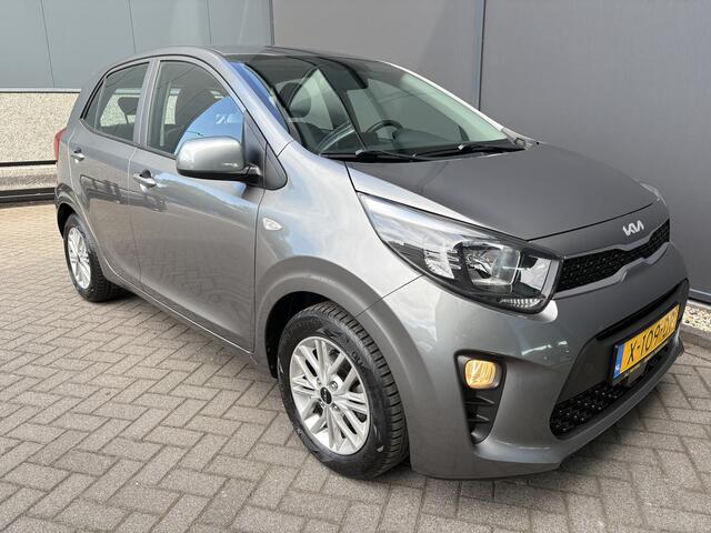 KIA PICANTO 1.0 DPi DynamicLine Achteruitrijcamera - Apple carplay - Airco - Cruise control - Licht metalen velgen 14 inch - Bluetooth - Radio - Start/stop systeem - Stuur multifunctioneel - Navigatie