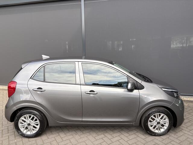 KIA PICANTO 1.0 DPi DynamicLine Achteruitrijcamera - Apple carplay - Airco - Cruise control - Licht metalen velgen 14 inch - Bluetooth - Radio - Start/stop systeem - Stuur multifunctioneel - Navigatie