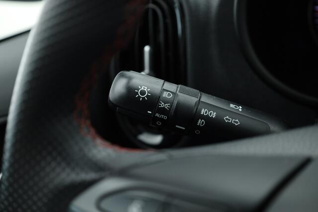 KIA PICANTO 1.0 DPi GT-Line | Rijklaar! | Cruise | Camera | Leder | NAV+App.Connect | Climate | LED | DAB | E-Spiegels | 5-Deurs | Bluetooth | 15'' V