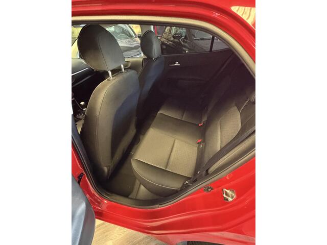 KIA PICANTO 1.0 MPi DynamicLine Camera,Stoelverwarming,Stuurverwarming