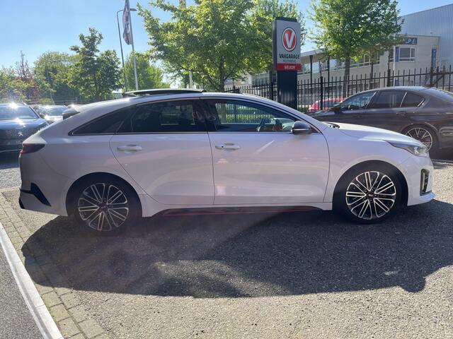 KIA PRO CEE D ProCeed 1.6 T-GDI GT 204PK!! // SCHUIF-KANTELDAK // JBL // DODEHOEK // ADAPT. CRUISE // ELEK. STOELEN+GEHEUGEN // CAMERA //