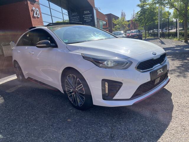 KIA PRO CEE D ProCeed 1.6 T-GDI GT 204PK!! // SCHUIF-KANTELDAK // JBL // DODEHOEK // ADAPT. CRUISE // ELEK. STOELEN+GEHEUGEN // CAMERA //