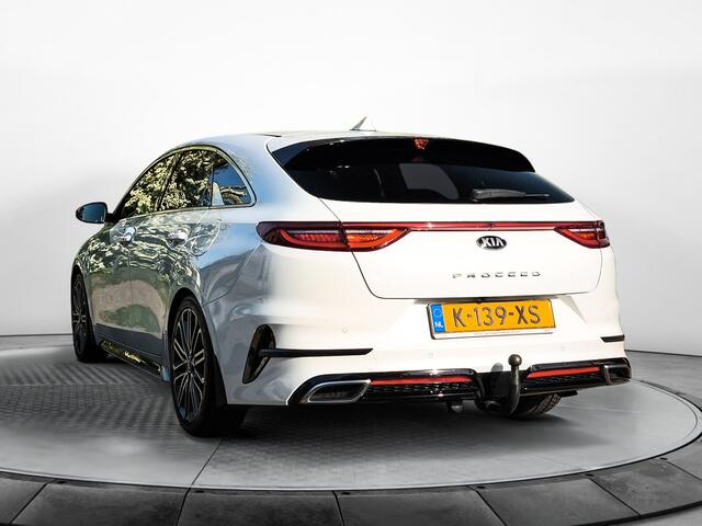 KIA PRO CEE D ProCeed 1.5 T-GDI GT-PlusLine (160 PK) 1e-Eig. & Dealer-Onderh. BOVAG-Garantie. NL-Auto. Trekhaak, Half-Leer, Navigatie/Apple-Carplay/Android-Auto, Adaptive-Cruisecontrol, Keyless-Entry/Start, Elek.-Achterklep, Achteruitrijcamera, Stoelverwarming-V+A, Pre