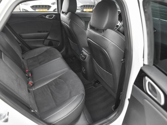KIA PRO CEE D ProCeed 1.5 T-GDI GT-PlusLine Feestdagen geopend bel voor een afspraak. Panoramadak, adaptieve cruise control, Alcantara bekleding Navi, Camara