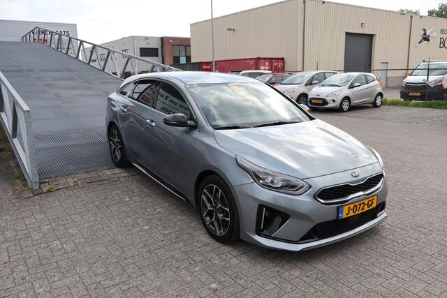 KIA PRO CEE D ProCeed 1.0 T-GDI GT-Line Nederlandse auto! Apple carplay/Achteruitrijcamera/Stoelverwarming/Stuurverwarming/Cruise control/Lane assist/Climate control/Parkeersensoren/DAB/Navigatie 2E PINKSTERDAG GEOPEND VAN 12:00 TOT 17:00 (ROTTERDAM&HELLEVOETSLUIS)