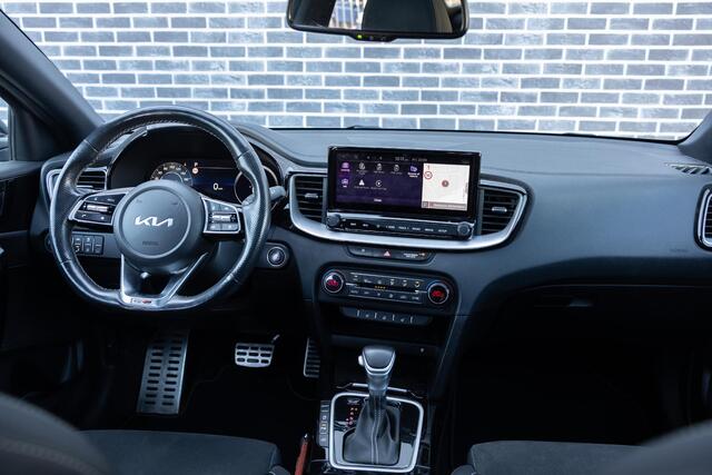 KIA PRO CEE D ProCeed 1.5 T-GDi GT-Line | Trekhaak | Panoramadak | Lederen Bekleding | Stoelverwarming | Achteruitrijcamera | Parkeersensoren | Cruise Control Adaptief | Keyless Entry | Elektrische Achterklep | Navigatie | Apple Carplay | Android Auto