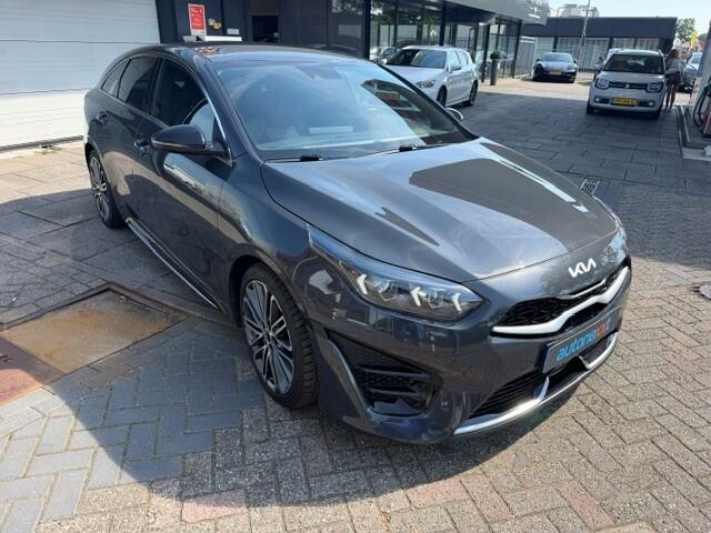 KIA PRO CEE D ProCeed 1.5 T-GDi GT-PlusLine AUT I NAV I PDC I TREKHAAK I LEDRE / ALCANTARA INTERIEUR I 1e EIGENAAR I COMPLETE ONDERHOUDSHISTORIE