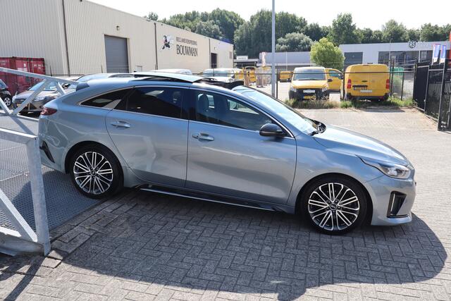 KIA PRO CEE D ProCeed 1.5 T-GDI GT-PlusLine Panoramadak! Apple carplay/Stuurverwarming/Stoelverwarming voor en achter/Elektrische stoel met geheugen/Achteruitrijcamera/Keyless/Lane assist/Dodehoek assistent/JBL Audio/Climate control