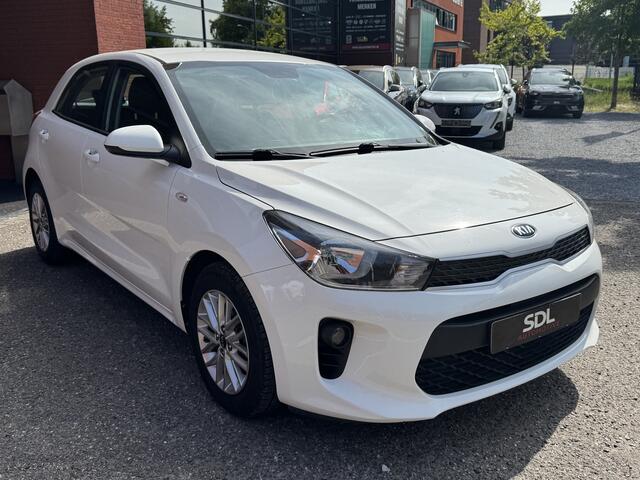 KIA RIO 1.2 CVVT DynamicLine // NAVI // AIRCO // CAMERA // LICHT METALEN VELGEN // APPLE CARPLAY - ANDROID AUTO //