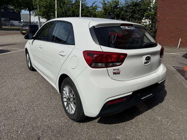 KIA RIO 1.2 CVVT DynamicLine // NAVI // AIRCO // CAMERA // LICHT METALEN VELGEN // APPLE CARPLAY - ANDROID AUTO //