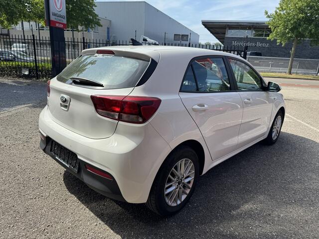 KIA RIO 1.2 CVVT DynamicLine // NAVI // AIRCO // CAMERA // LICHT METALEN VELGEN // APPLE CARPLAY - ANDROID AUTO //