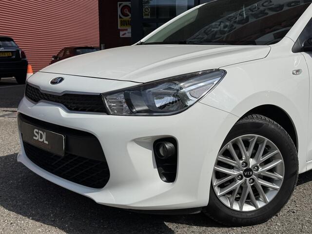 KIA RIO 1.2 CVVT DynamicLine // NAVI // AIRCO // CAMERA // LICHT METALEN VELGEN // APPLE CARPLAY - ANDROID AUTO //