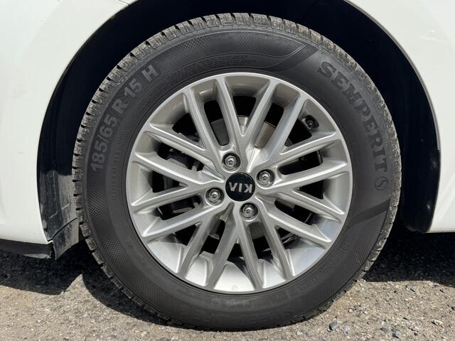 KIA RIO 1.2 CVVT DynamicLine // NAVI // AIRCO // CAMERA // LICHT METALEN VELGEN // APPLE CARPLAY - ANDROID AUTO //