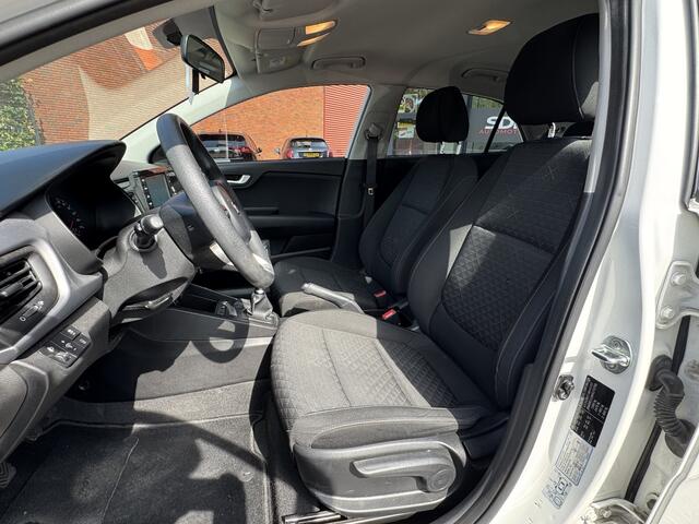 KIA RIO 1.2 CVVT DynamicLine // NAVI // AIRCO // CAMERA // LICHT METALEN VELGEN // APPLE CARPLAY - ANDROID AUTO //