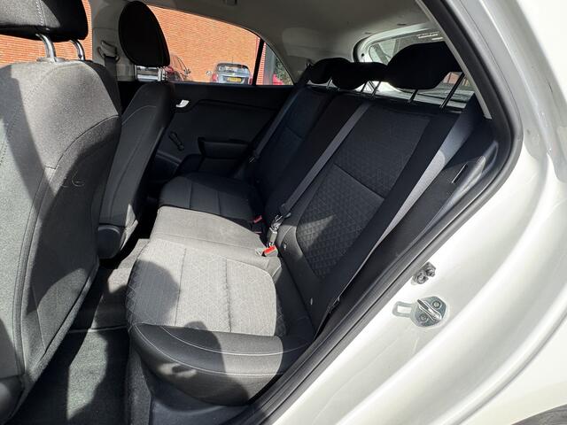 KIA RIO 1.2 CVVT DynamicLine // NAVI // AIRCO // CAMERA // LICHT METALEN VELGEN // APPLE CARPLAY - ANDROID AUTO //