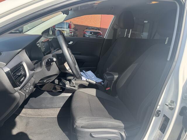 KIA RIO 1.0 TGDI DynamicLine // NAVI // CAMERA // TREKHAAK // CLIMA // CRUISE // APPLE CARPLAY / ANDROID AUTO //