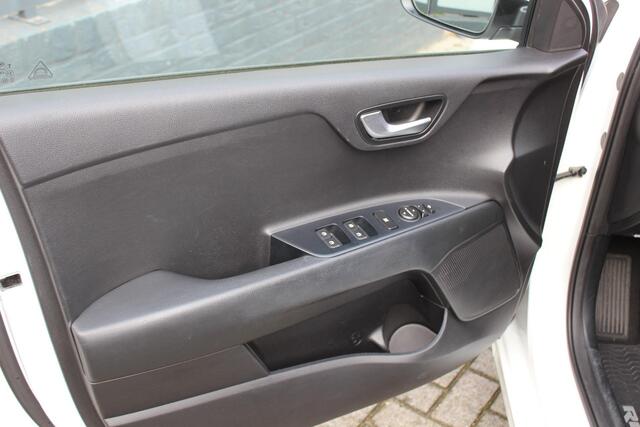 KIA RIO 1.4 DynamicLine Lederen bekleding, Navigatie, Camera, Carplay, Keyless, Nieuw model!