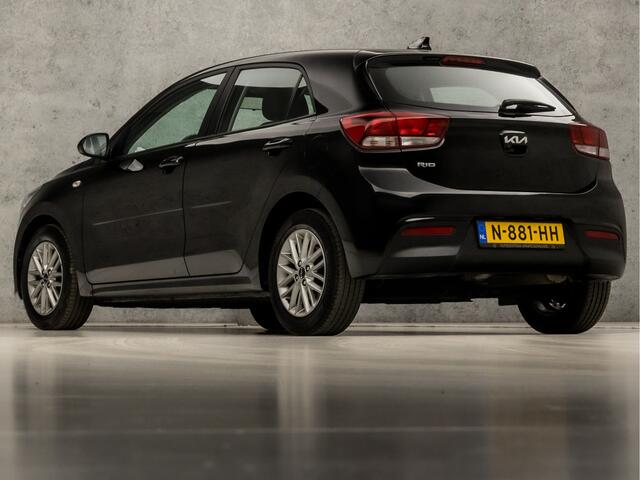 KIA RIO 1.0 T-GDi MHEV DynamicLine (APPLE CARPLAY, NAVIGATIE, CAMERA, KEYLESS, SPORTSTOELEN, LED KOPLAMPEN, GETINT GLAS, NIEUWE APK, NIEUWSTAAT)