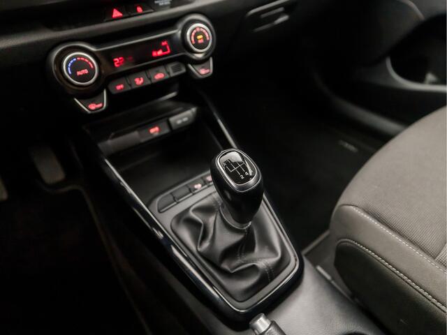 KIA RIO 1.0 T-GDi MHEV DynamicLine (APPLE CARPLAY, NAVIGATIE, CAMERA, KEYLESS, SPORTSTOELEN, LED KOPLAMPEN, GETINT GLAS, NIEUWE APK, NIEUWSTAAT)