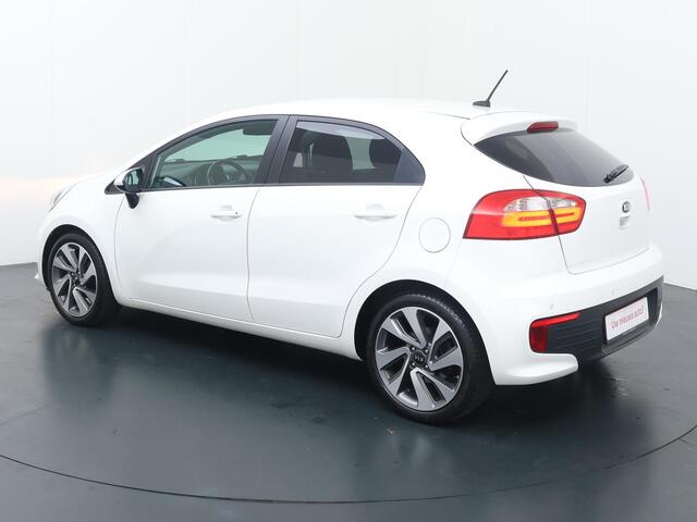 KIA RIO 1.2 CVVT ExecutiveLine Navigatiesysteem | 17"LM velgen | Stoel- en stuurverwarming | Climatronic |