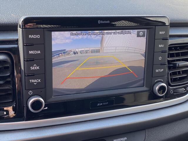 KIA RIO 1.0 TGDI DynamicLine NL-auto, boekjes compleet, cruise control, parkeersensoren achter, navigatie, Apple CarPlay/Android Auto, achteruitrij camera