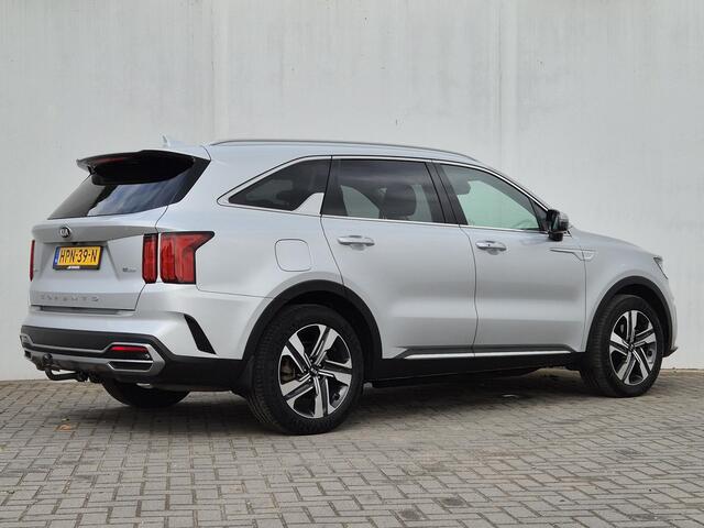 KIA SORENTO 1.6 T-GDI Plug-in Hybrid 4WD DynamicPlusLine 7p. / 7 Persoons / Fabrieksgarantie 31-01-2029 / Automaat / Trekhaak afneembaar / Trekgewicht 1450 kg / Bose Audio Systeem / Stuur-, en Stoelverwarming / Adaptief CC / Elektrische achterklep / Achteruitrijcame