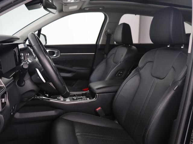KIA SORENTO 1.6 T-GDI Plug-in Hybrid 4WD DynamicPlusLine 7-persoons | Panoramadak | Trekhaak | 360 Camera | Adaptive cruise | BOSE Surround | Stoelverwarming | Carplay | Achterbankverwarming | PHEV