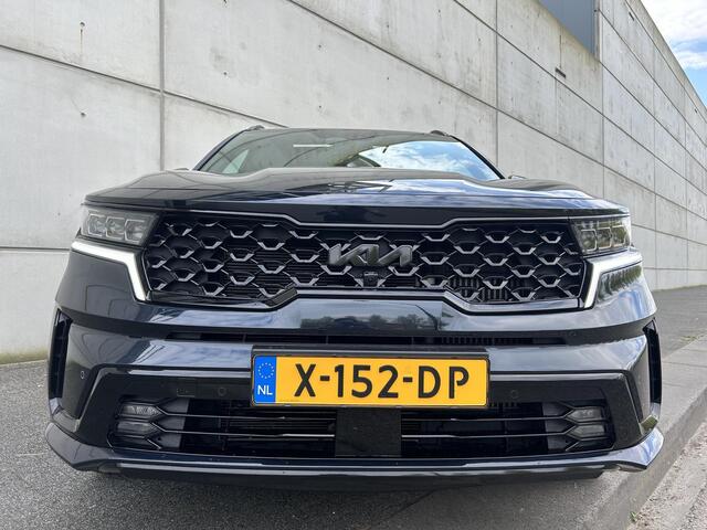 KIA SORENTO 1.6 T-GDI Plug-in Hybrid 4WD ExecutiveLine Automaat | Elektrische Trekhaak | 7 Persoons | Panoramadak | BOSE | Leder | HUD | 360 Camera | Navi | 19" Velgen | Stoelkoeling | Key-Less | BSD | Clima | Stuur-/Stoelverwarming | PDC | Cruise | LED |
