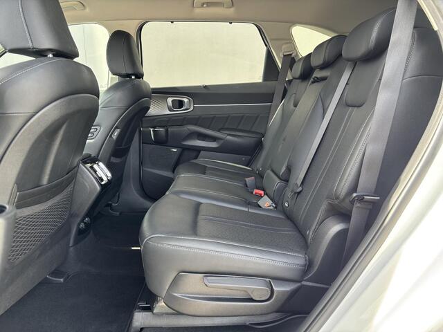 KIA SORENTO 1.6 T-GDI Plug-in Hybrid 4WD DynamicPlusLine 5p. / Automaat / Fabrieksgarantie tot 12-2029 / Dealer onderhouden / 1.500 kg Afneembare trekhaak / EAER 61 km stad 69km / Leder / Navigatie / Adapt. CC / BOSE / Rondom Zicht Camera / Apple Carplay/Android / el