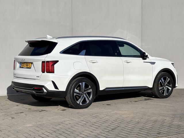 KIA SORENTO 1.6 T-GDI Plug-in Hybrid 4WD ExecutiveLine 5p. Aut / Fabrieksgarantie tot 12-2029 / Dealer onderhouden / EAER 61 km stad 69km / 1.500 kg trekgewicht / Leder / Navigatie / Adapt. CC / BOSE / Rondom Zicht Camera / Apple Carplay/Android / elektr. Achterklep