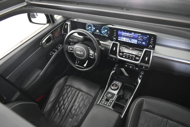 KIA SORENTO 1.6 T-GDI Hybrid Executive 7pers Trekhaak Panodak Vol Leder Camera EL aKlep
