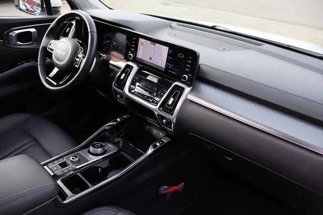 KIA SORENTO 1.6 T-GDI Plug-in Hybrid 4WD DynamicPlusLine 7 persoons! Panoramadak/Trekhaak/Apple carplay/Stoelverwarming voor en achter/Stuurverwarming/Bose audio/Adaptieve cruise control/Achteruitrijcamera/Lane assist/Elektrisch verstelbare voorstoelen/Full option! 2