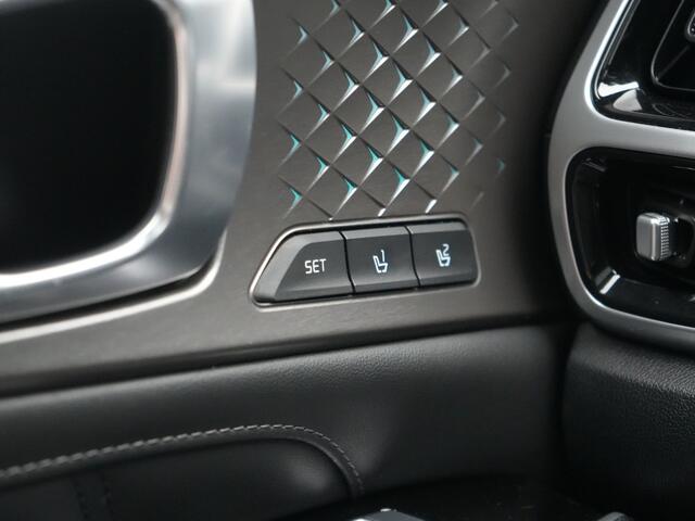 KIA SORENTO 1.6 T-GDI 4WD ExecutiveLine PHEV 265pk Dealer O.H | Trekhaak Afn. | Panodak | Head Up | Adaptive Cruise | 360 Camera | Bose Audio | Lederen Sportstoelen Memory & Ventilatie | Stoelen & Stuur Verwarmd | Blis | Keyless | Apple Carplay | Plug In Hybrid |