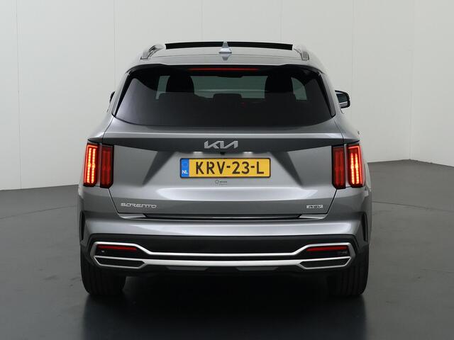 KIA SORENTO 1.6 T-GDI Plug-in Hybrid 4WD ExecutiveLine 7p. | SOH 98% | Panoramadak | Lederen Interieur | Ele.verstelbare stoelen + Geheugen | Navigatie | Camera | DAB | Apple CarPlay/ Android Auto | Stoelverwarming + koeling | Adaptieve Cruise Control | Ele. kofferdeksel |