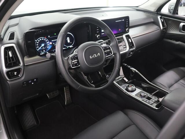 KIA SORENTO 1.6 T-GDI Plug-in Hybrid 4WD ExecutiveLine 7p. | SOH 98% | Panoramadak | Lederen Interieur | Ele.verstelbare stoelen + Geheugen | Navigatie | Camera | DAB | Apple CarPlay/ Android Auto | Stoelverwarming + koeling | Adaptieve Cruise Control | Ele. kofferdeksel |