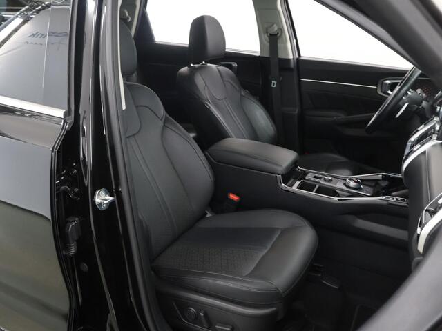 KIA SORENTO 1.6 T-GDI Plug-in Hybrid 4WD ExecutiveLine 7p. | Panoramadak | Lederen Interieur | Ele. verstelbare stoelen + Geheugen | Navigatie | Camera | DAB | Apple CarPlay/Android Auto | Stoelverwarming/Koeling | Adaptieve Cruise Control | Ele. kofferdeksel |