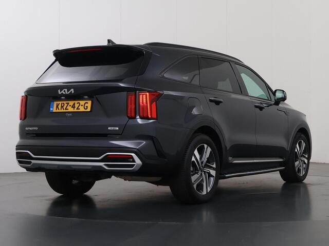 KIA SORENTO 1.6 T-GDI Plug-in Hybrid 4WD ExecutiveLine 7p. | Black Edition | Panoramadak | Stoelverwarming voor + achter | Ele. verstelbare stoelen + Geheugen | Navigatie | 360 Camera | DAB | Apple CarPlay/Android Auto | Stoelkoeling | Adaptieve Cruise Control |