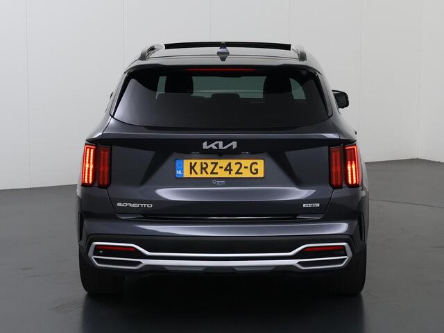 KIA SORENTO 1.6 T-GDI Plug-in Hybrid 4WD ExecutiveLine 7p. | Black Edition | Panoramadak | Stoelverwarming voor + achter | Ele. verstelbare stoelen + Geheugen | Navigatie | 360 Camera | DAB | Apple CarPlay/Android Auto | Stoelkoeling | Adaptieve Cruise Control |