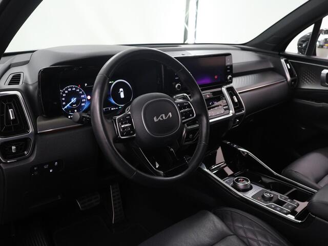 KIA SORENTO 1.6 T-GDI Plug-in Hybrid 4WD ExecutiveLine 7p. | Black Edition | Panoramadak | Stoelverwarming voor + achter | Ele. verstelbare stoelen + Geheugen | Navigatie | 360 Camera | DAB | Apple CarPlay/Android Auto | Stoelkoeling | Adaptieve Cruise Control |