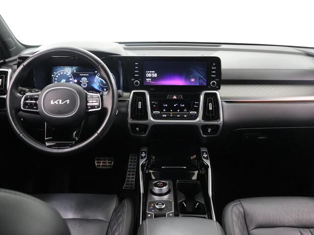 KIA SORENTO 1.6 T-GDI Plug-in Hybrid 4WD ExecutiveLine 7p. | Black Edition | Panoramadak | Stoelverwarming voor + achter | Ele. verstelbare stoelen + Geheugen | Navigatie | 360 Camera | DAB | Apple CarPlay/Android Auto | Stoelkoeling | Adaptieve Cruise Control |