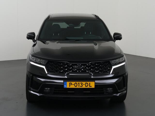 KIA SORENTO 1.6 T-GDI Plug-in Hybrid 4WD ExecutiveLine 7p. | Black Pack | Trekhaak Afneembaar | Panoramaschuifdak | 360 Camera | Stoelventilatie | Head-up display | Keyless | Dodehoekcamera | Bose Premium Sound |