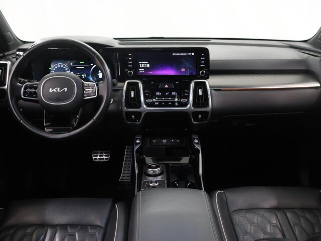 KIA SORENTO 1.6 T-GDI Plug-in Hybrid 4WD ExecutiveLine 7p. | Black Pack | Trekhaak Afneembaar | Panoramaschuifdak | 360 Camera | Stoelventilatie | Head-up display | Keyless | Dodehoekcamera | Bose Premium Sound |