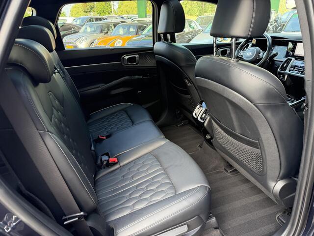 KIA SORENTO 1.6 T-GDI Hybrid 2WD ExecutiveLine 7p. BOSE | LEDER | TREKHAAK | 360 GRADEN CAMERA | ELEKTRISCH VERSTELBARE STOELEN | STOELVERWARMING | STUURVERWARMING | STUURKOELING | PANORAMADAK | NAVIGATIE | LED | DODEHOEK DETECTIE | APPLE CARPLAY / ANDROID AUTO | ADAPTIEVE CRUISECONTROL |