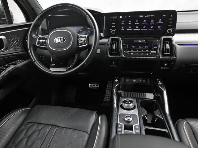 KIA SORENTO 1.6 T-GDI Plug-in Hybrid 4WD Executive 7 Persoons 230Pk Automaat (PANORAMADAK, SOH 96,3%, APPLE CARPLAY, LEDER, STOELKOELING/VERWARMING, MEMORY SEATS, 360 CAMERA, HEAD-UP DISPLAY, ADAPTIVE CRUISE, NIEUWSTAAT) – foto 7