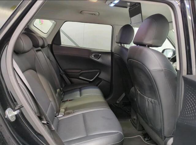 KIA SOUL e-Soul 150kW / 64kWh Executive line / Leder / TV. DVD scherm A./ Pdc+Camera / Xenon / Navigatie / Airco-ecc./