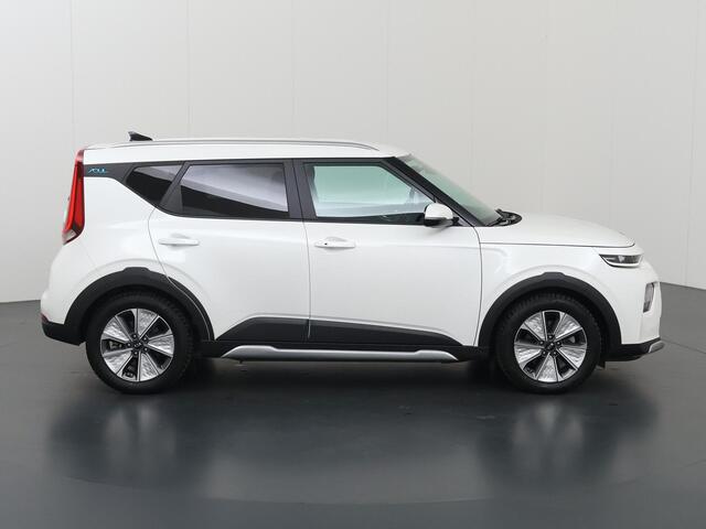 KIA SOUL e-Soul ExecutiveLine 64 kWh | Harman/Kardon Audio | Head Up display | Adaptieve Cruise Control | Stoelverwarming | Navigatie | Achteruitrijcamera | Apple Carplay