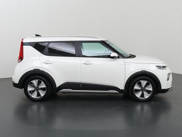 KIA SOUL e-Soul ExecutiveLine 64 kWh | Harman/Kardon Audio | Head Up display | Adaptieve Cruise Control | Stoelverwarming | Navigatie | Achteruitrijcamera | Apple Carplay