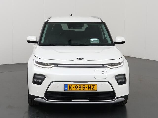 KIA SOUL e-Soul ExecutiveLine 64 kWh | Harman/Kardon Audio | Head Up display | Adaptieve Cruise Control | Stoelverwarming | Navigatie | Achteruitrijcamera | Apple Carplay